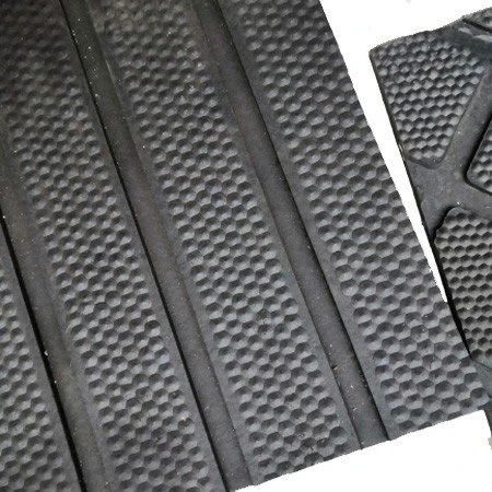 ACM03011-Ribbed Hammer Cow Mat4